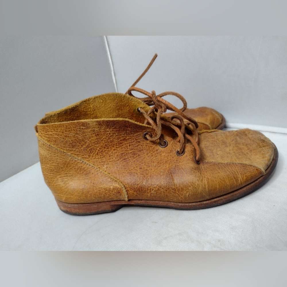 Shoes - Picture 6 of 8